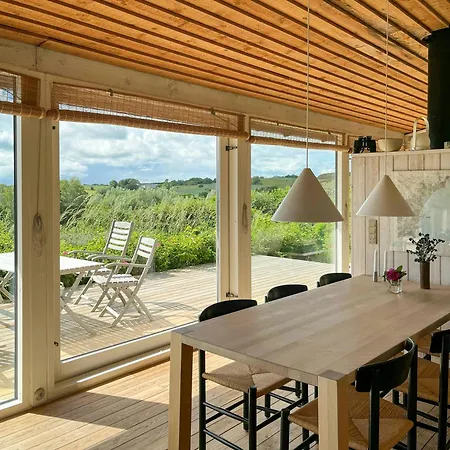 Vakantiehuis 1980s Wooden House With Views Over Aarhus Bay