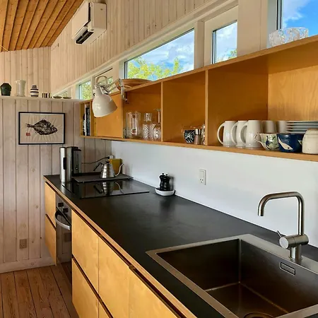 Vakantiehuis 1980s Wooden House With Views Over Aarhus Bay Knebel