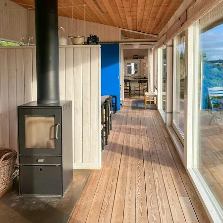 Vakantiehuis 1980s Wooden House With Views Over Aarhus Bay Knebel